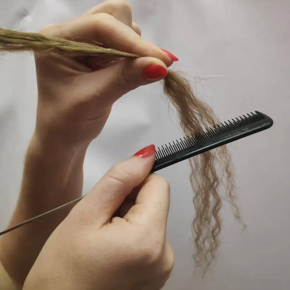 Як розплітати афрозачіску?